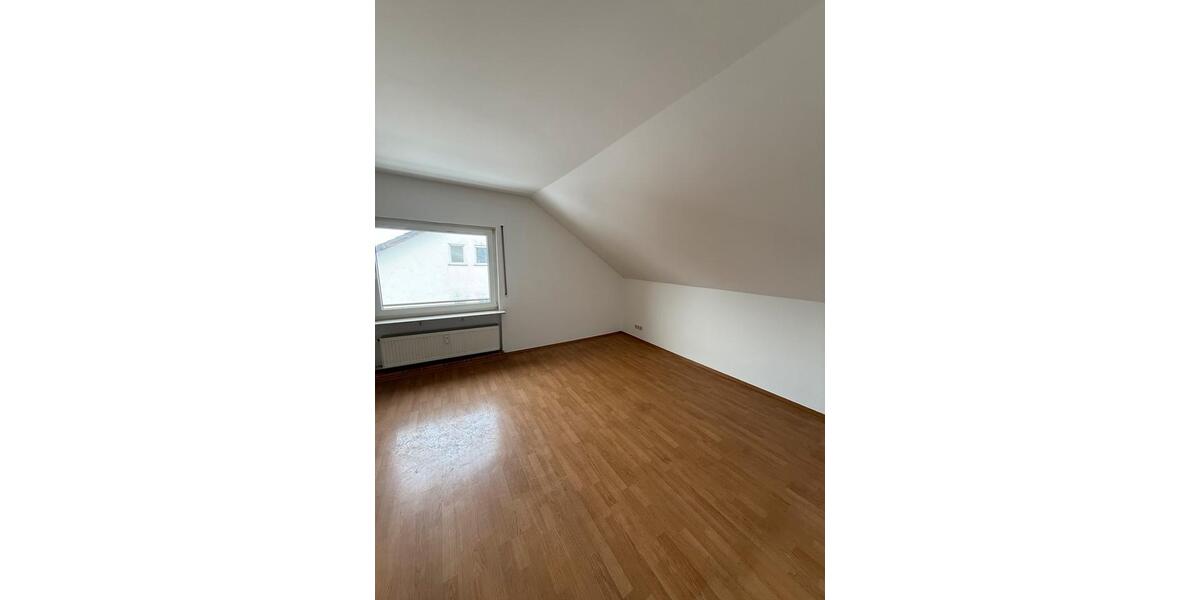 Dachgeschoßwohnung Schöneck - 2.5 Zimmer, 75 m&sup2;, 830&euro; | Angebot:25086632
