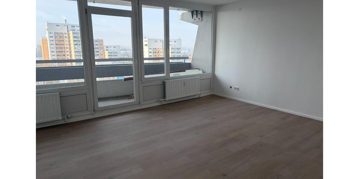 Erstbezug nach Sanierung: 4 Zi. Luxus-Wohnung im 11. OG Balkon 4 zimmer