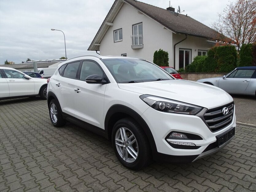 Hyundai Tucson blue Passion 2WD Klima, Navigation, Sitzhei 124.149 km 12.890 € Rodgau 63110