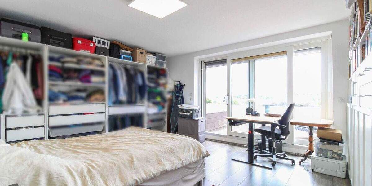 Luxus pur: Penthousewohnung mit riesiger Terrasse, Schwimmbad und Sauna in Bad Soden 4 zimmer