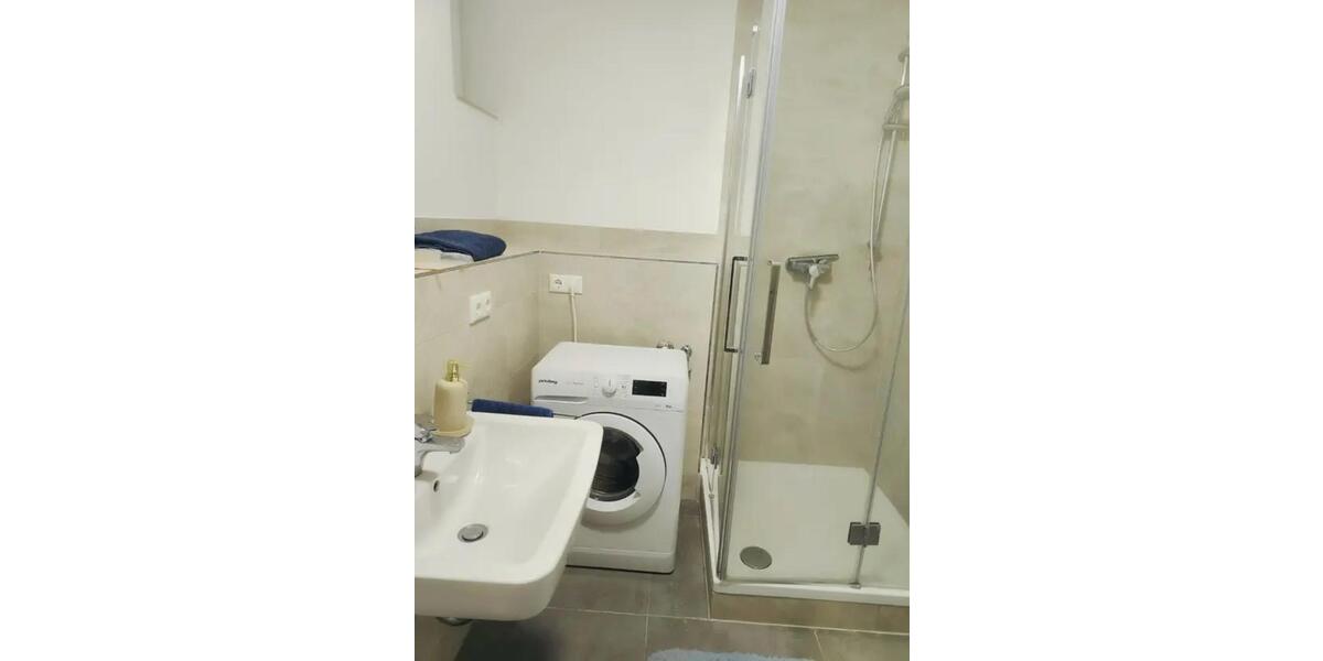 Geschmackvoll eingerichtete 2-Zimmer-Wohnung mit Terrasse sowie m 2 zimmer