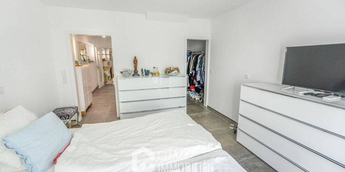 Mehrfamilienhaus, Wohnhaus Frankfurt am Main Nieder-Eschbach - 7 Zimmer, 270 m&sup2;, 1.790.000&euro; | Angebot:25690357