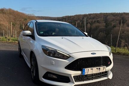 Ford Focus 136.000 km 12.500 &euro; Kahl am Main 63796
