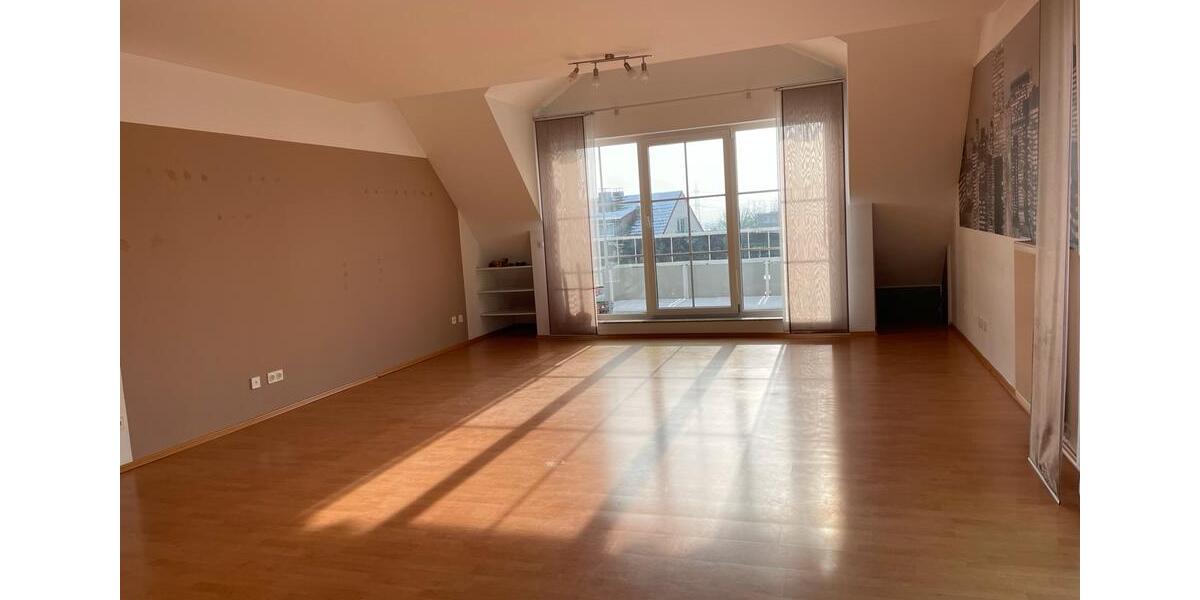 Dachgeschoßwohnung Hofheim am Taunus - 3 Zimmer, 89 m&sup2;, 1.300&euro; | Angebot:24983179