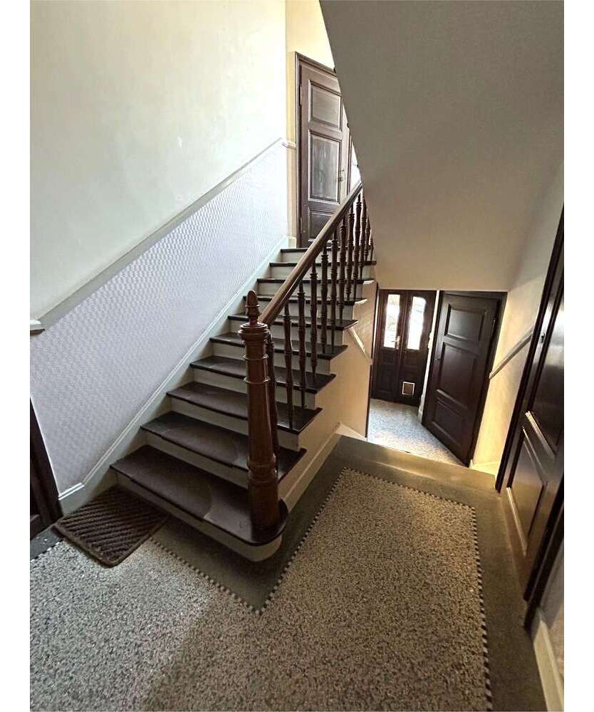 Haus zum Kaufen in Frankfurt 2.300.000 € 600 m²