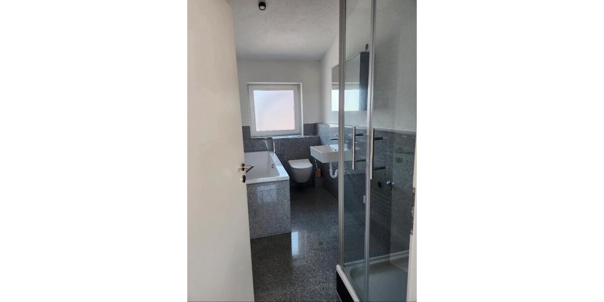 Dachgeschoßwohnung Frankfurt am Main Fechenheim - 3 Zimmer, 65 m&sup2;, 1.390&euro; | Angebot:25637702