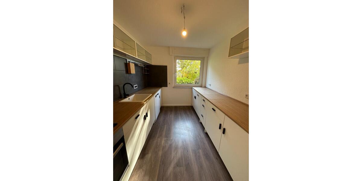 Helle, frisch renovierte 3-Zi-Whg mit neuer Küche 2 Loggien zimmer