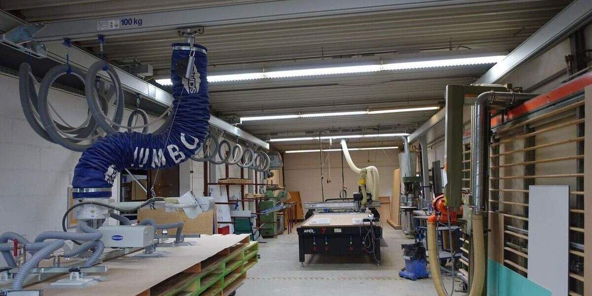 Grundstück (3.383 m²) mit Produktionshalle (900 m²) und Bürogebäude (590 m²) zimmer