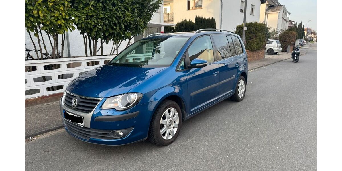 VW Touran 159.000 km 4.890 &euro; Darmstadt 64291
