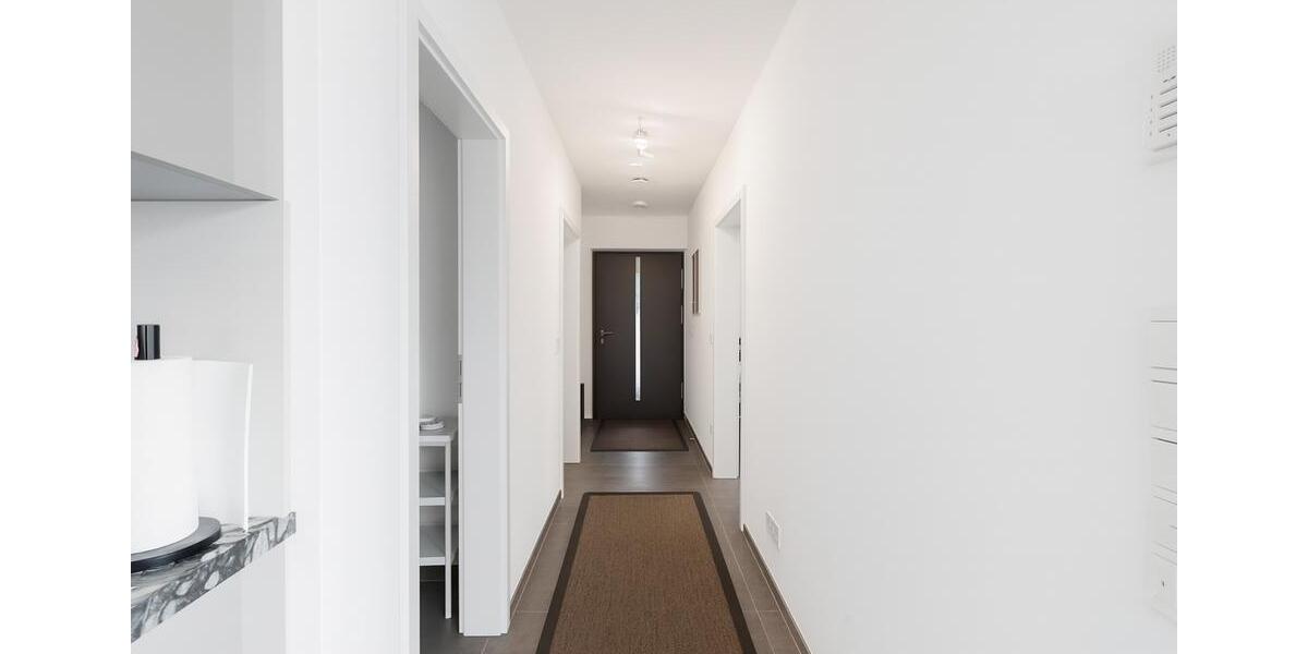 Voll möblierte 2-Zimmer-Luxuswohnung mit Garten & Außenstellplatz in Frankfurt-Preungesheim 2 zimmer