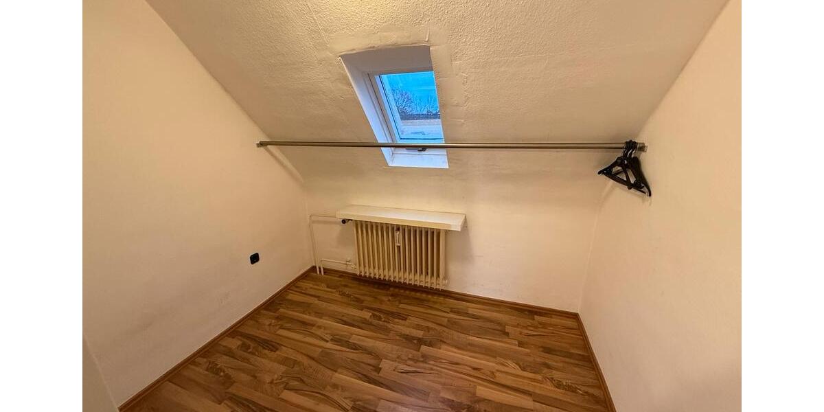 2,5 Zimmer Dachgeschosswohnung 65m2 mit Einbauküche & Geräte 2.5 zimmer