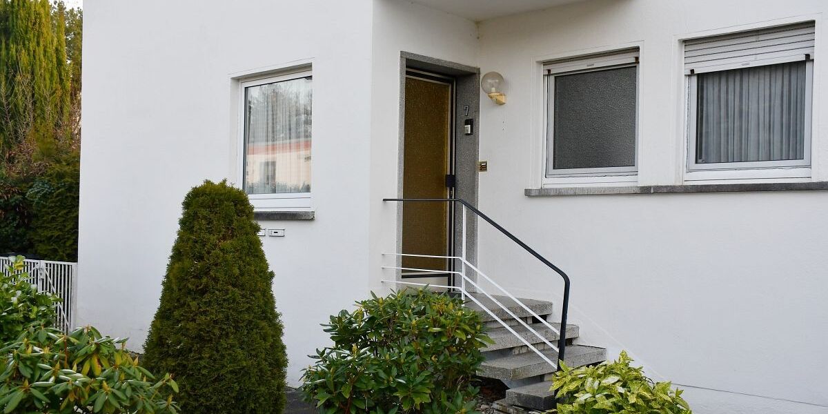 **RESERVIERT** Attraktives großzügiges Zweifamilienhaus im Bauhausstil in Darmstadt-Arheilgen - Zweifamilienhaus Darmstadt-Arheilgen Darmstadt/Vororte | Angebot:25099546