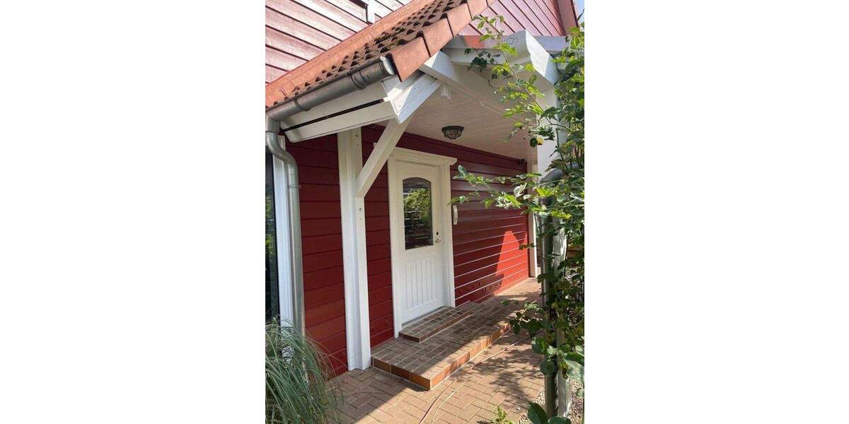 Wunderschönes schwedenrotes Holzhaus am Feldrand - von Privat 4 zimmer