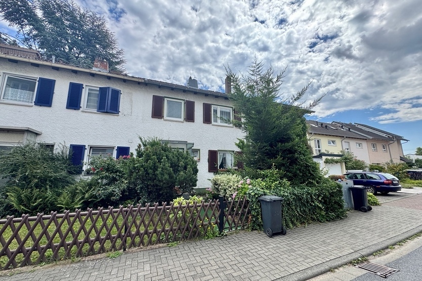 Oberursel: Reihenmittelhaus mit WEG-Teilung in ruhiger, zentraler Lage!