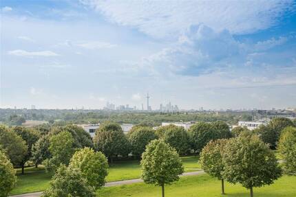 Moderne 3-Zimmerwohnung mit Panorama Skylineblick, EBK, Kellerabteil und TG-Platz! 3 zimmer