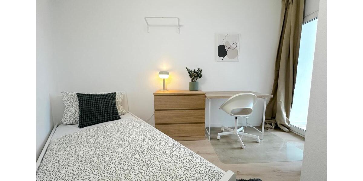 NEWNeues - Charmante Penthouse-WG in Frankfurt am Main - Noch 3 Zimmer frei. 8 zimmer