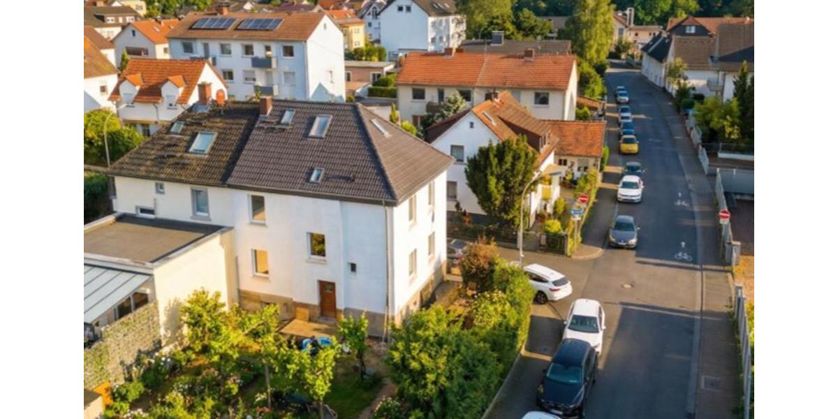Sanierte 6-Zimmer DHH in Nieder-Eschbach mit Garage in Bestlage 6 zimmer