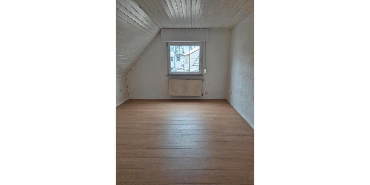 Etagenwohnung Langenselbold - 4 Zimmer, 140 m&sup2;, 1.260&euro; | Angebot:25323850