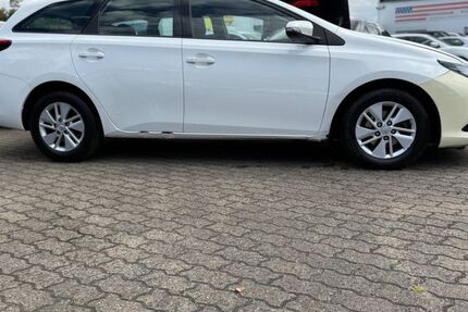 Toyota Auris 310.653 km 6.799 &euro; Hanau 63452