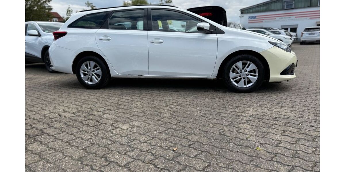 Toyota Auris 310.653 km 6.799 &euro; Hanau 63452