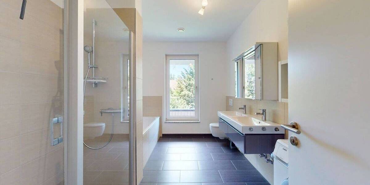 Neuwertige Fünf-Zimmer-Etagenwohnung mit Top-Ausstattung - barrierefrei 5 zimmer