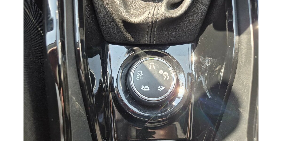 Peugeot 2008 Allure, Klima, Navi, Pano, Carplay,Leder, Sit 70.550 km 9.590 &euro; Rodgau 63110
