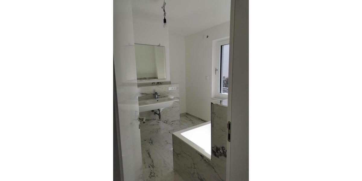 Luxus Pur mit viel Grün herum - 5 Zi. EG. mit Garten, Klimaanlage und hochwertigen Ausstattung. 5 zimmer