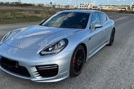 Porsche Panamera 68.900 km 39.800 &euro; Frankfurt am Main 60488
