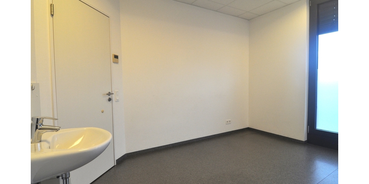 Praxis- oder Bürofläche mit Penthouse-Feeling im modernen Ärztehaus - Gewerbeobjekt Königstein | Angebot:26975149