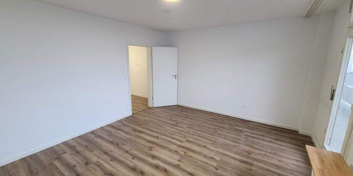 3 Zimmer (Frankfurt) mit Einbauküche, Balkon und Parkplatz 3 zimmer