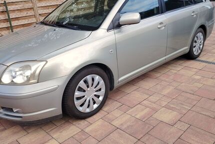 Toyota Avensis 210.000 km 2.350 &euro; Frankfurt am Main 65933