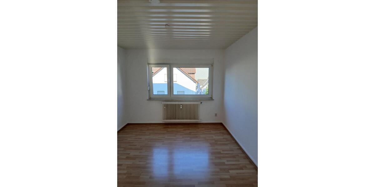 Etagenwohnung Frankfurt am Main Eschersheim - 3 Zimmer, 83 m&sup2;, 1.000&euro; | Angebot:25501525