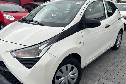 Toyota Aygo (X) 89.184 km 7.999 € FRANKFURT AM MAIN 60488