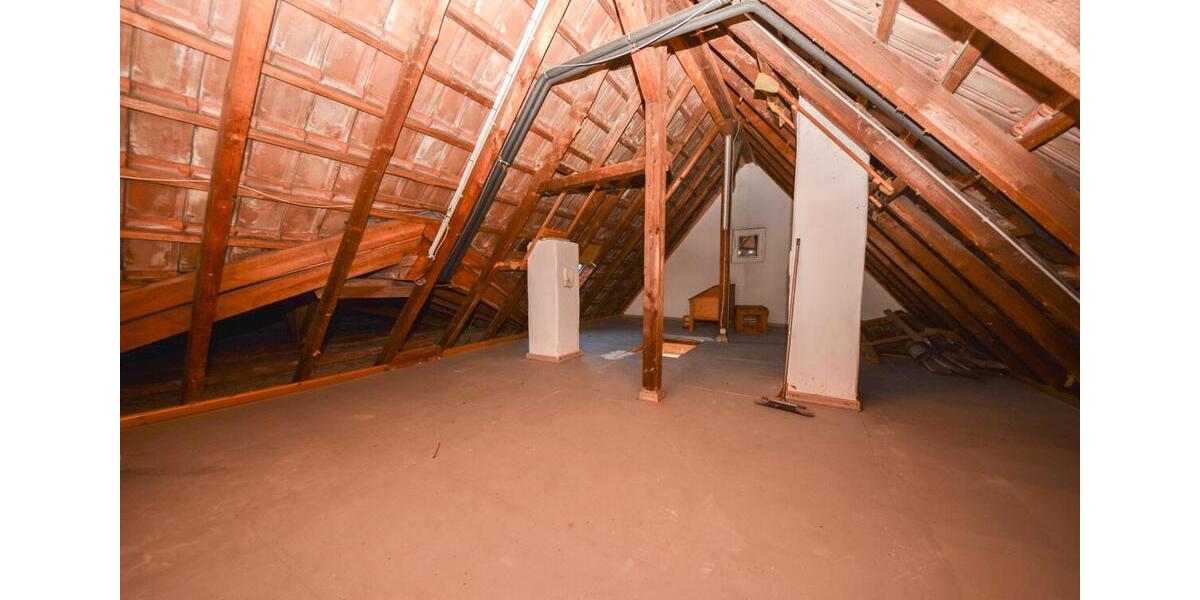 DIETZ: SANIERTE 4-Zimmer-Wohnung - 1. Obergeschoss im 2-Familienhaus! 12 Garage + 2 PKW-Außenplätze zimmer