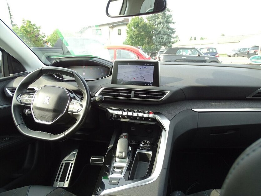 3008 2,0l BlueHDi Crossway Automatik, Panorama, Na