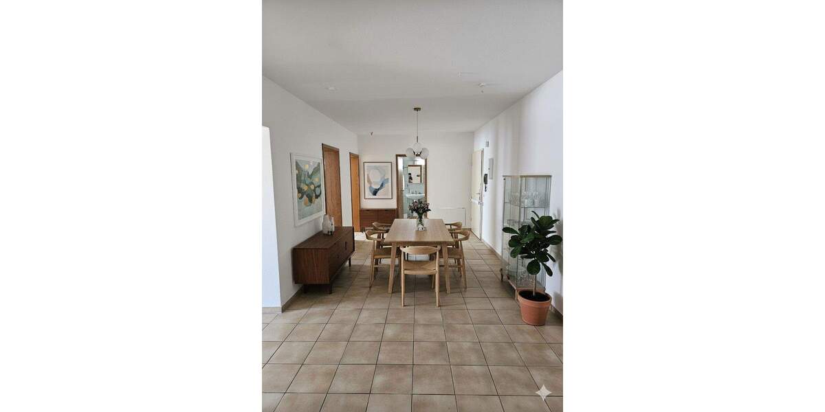 Balkon, EBK & Parkplatz zentral 3 zimmer