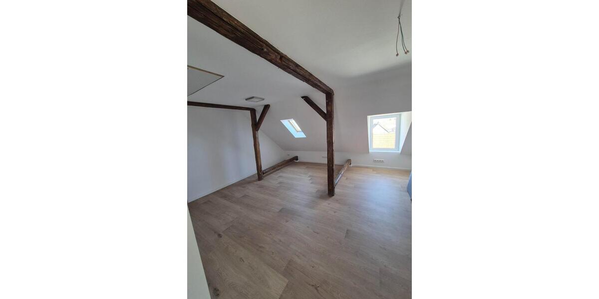 Einfamilienhaus Friedberg (Hessen) - 7 Zimmer, 200 m&sup2;, 4.000&euro; | Angebot:25402163