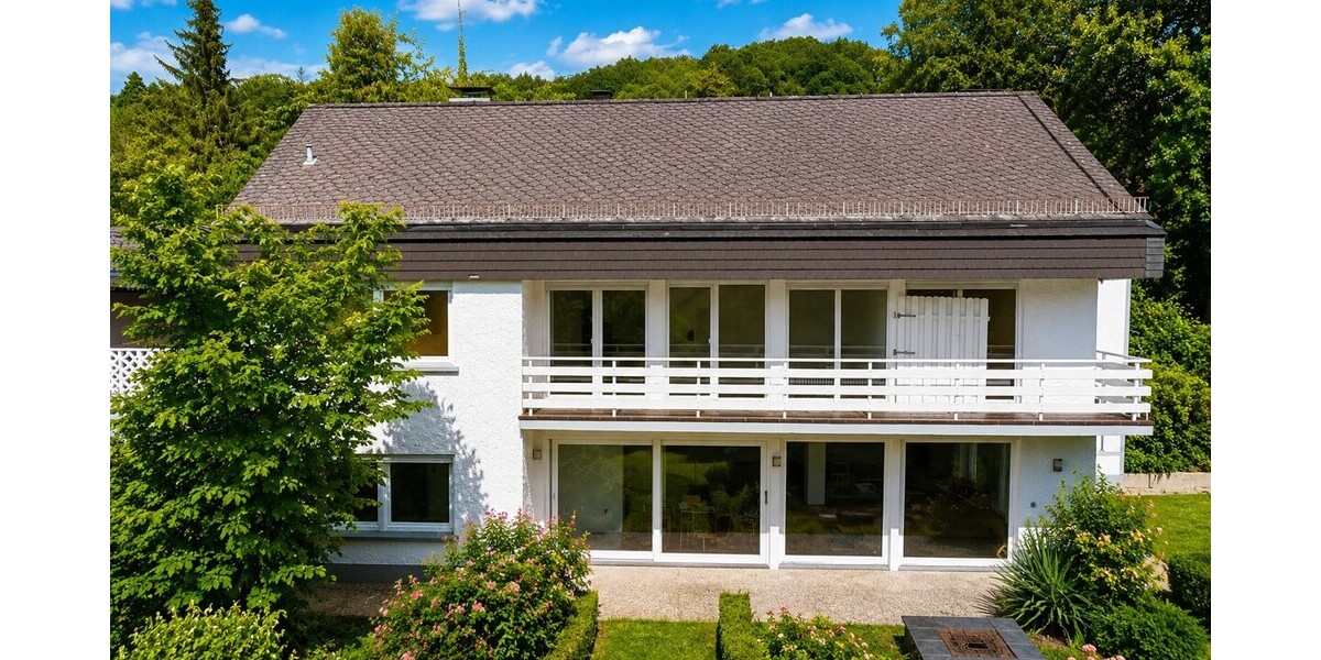 Großes Familienhaus am Sonnenhang mit Doppelgarage - Einfamilienhaus Eppstein | Angebot:27120640