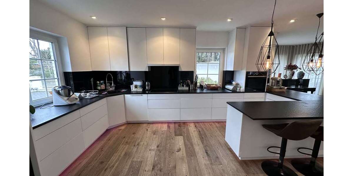 Haus zum Kaufen in Schwalbach am Taunus 1.590.000 € 275 m² 6 zimmer