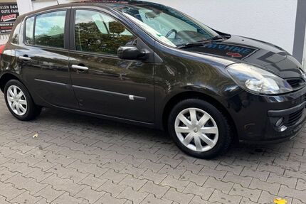 Renault Clio 153.077 km 2.199 &euro; Frankfurt 60487