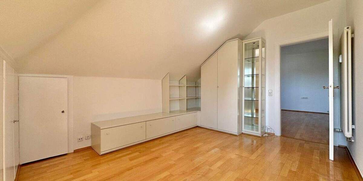 Rarität in gesuchtem Wohngebiet - Stilvoll sanierter Altbau - Buchraingebiet! 9 zimmer