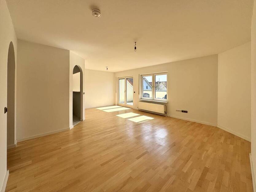 Charmante Dachgeschoßwohnung mit großzügigem Wohnbereich in ruhiger Lage!