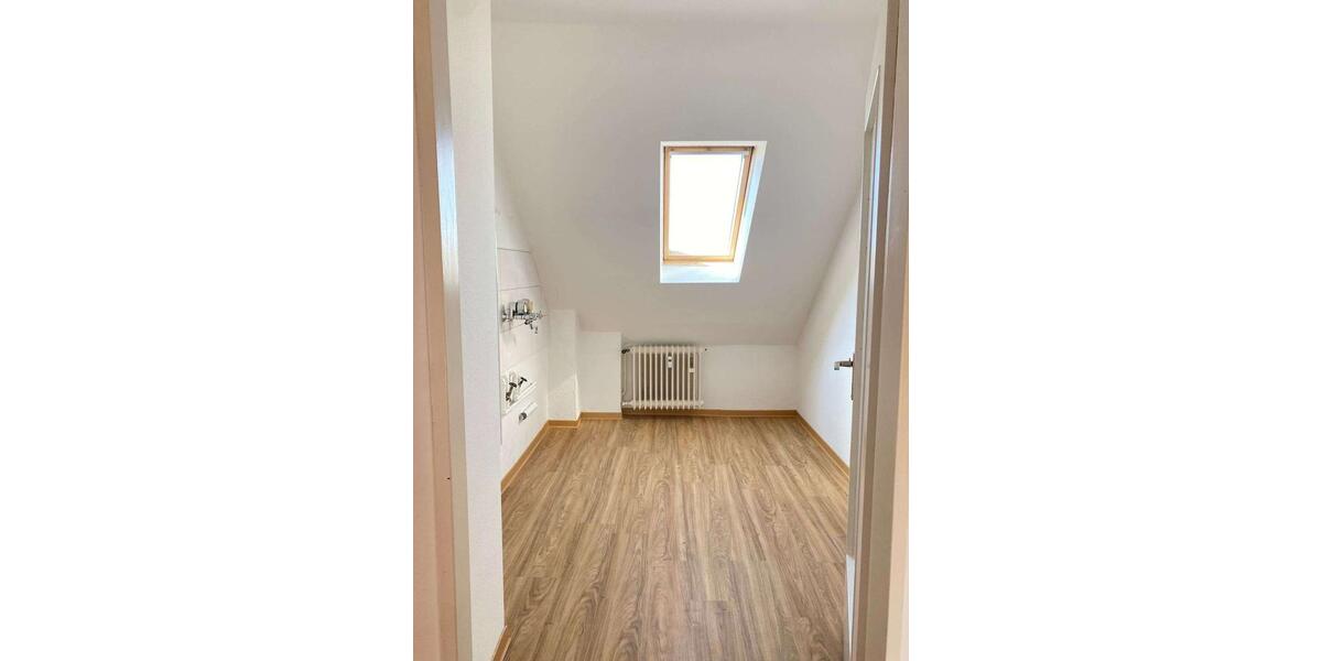 Dachgeschoßwohnung Frankfurt am Main Fechenheim - 3 Zimmer, 63 m&sup2;, 831&euro; | Angebot:25781602