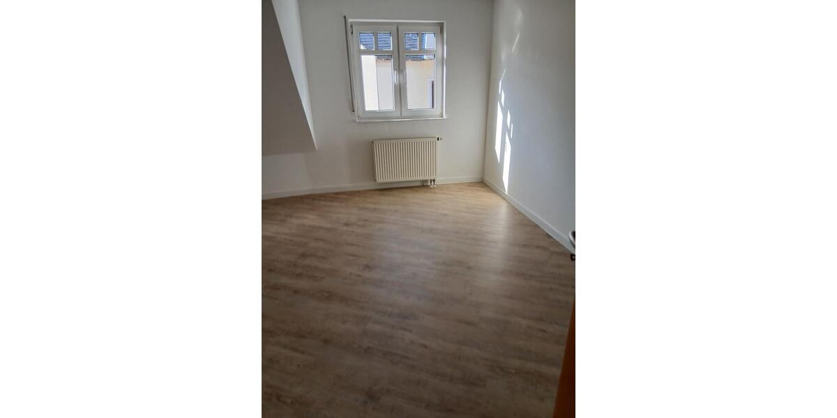 Dachgeschoßwohnung Niedernhausen - 3 Zimmer, 80 m&sup2;, 1.100&euro; | Angebot:25407890