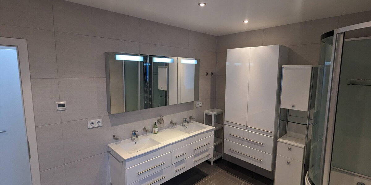 Einfamilienhaus Dreieich Buchschlag - 9 Zimmer, 300 m&sup2;, 4.390&euro; | Angebot:26712738