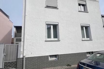 Haus Dietzenbach - 8.5 Zimmer, 275 m&sup2;, 1.050.000&euro; | Angebot:25766185