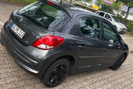 Peugeot 207 76.000 km 5.800 &euro; Rüsselsheim 65428