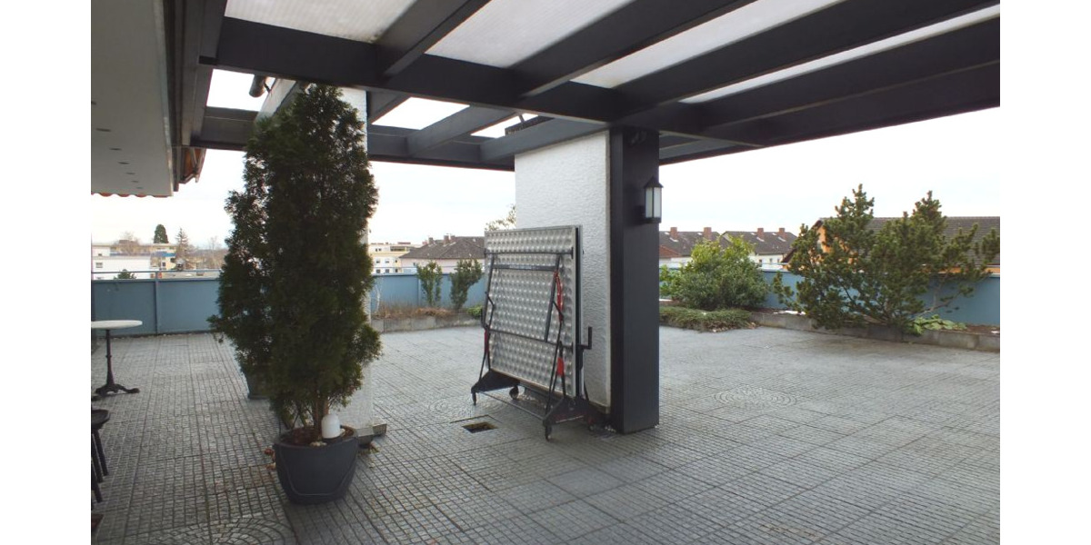 Penthouse mitten in Nauheim mit ca. 135m² Wohnfläche und 185m² Terrasse inkl. Garage 4.5 zimmer