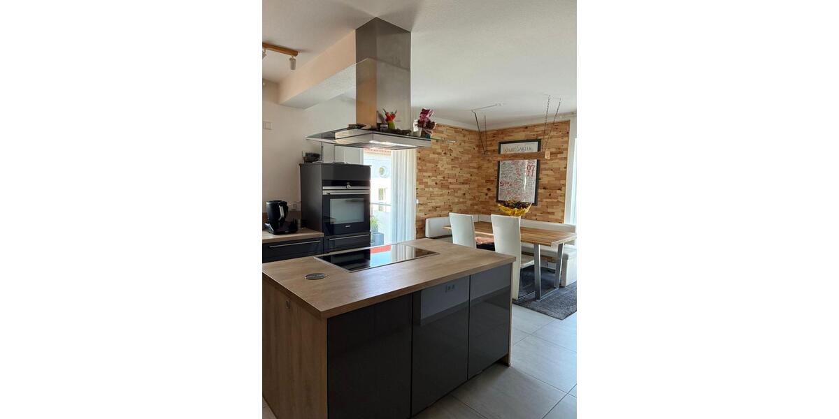 Provisionsfreie Exkl.Wohnung mit edler Ausstattung im 3Familienha 4 zimmer