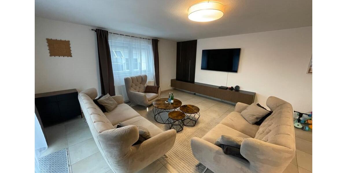 Gut geschnittene 4-Zimmer Wohnung + Einbauküche + Gäste WC 4 zimmer